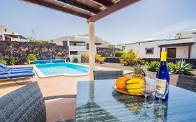 Eslanzarote Villa Eleonor, Super Wifi, Heated Pool, Sat Tv